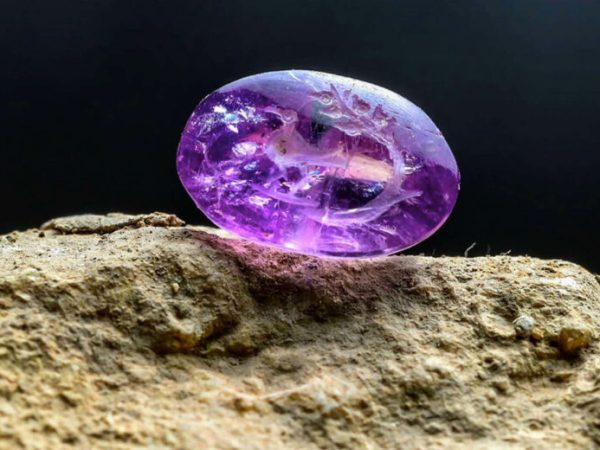 1722160580_amethyst-meaning-properties-value-definition-luxe-digital-780x520